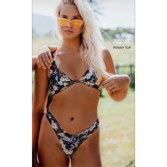 Skatie• ‘Penny’ Bikini Top in KONA Hawaii Print - Picture 7 of 17